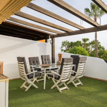 Semi-Detached villa with panoramic mountain views in La Meridiana, Marbella Golden Mile Picture 9