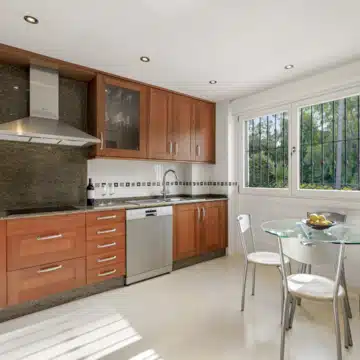 Semi-Detached villa with panoramic mountain views in La Meridiana, Marbella Golden Mile Picture 42