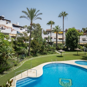 Semi-Detached villa with panoramic mountain views in La Meridiana, Marbella Golden Mile Picture 49