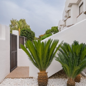 Semi-Detached villa with panoramic mountain views in La Meridiana, Marbella Golden Mile Picture 55