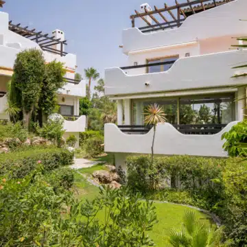 Semi-Detached villa with panoramic mountain views in La Meridiana, Marbella Golden Mile Picture 76
