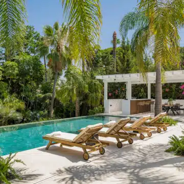 Luxury villa with contemporary architecture and beautiful interiors in the heart of Las Brisas, Nueva Andalucia Picture 17