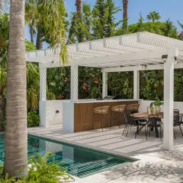 Luxury villa with contemporary architecture and beautiful interiors in the heart of Las Brisas, Nueva Andalucia Picture 18