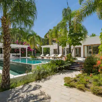 Luxury villa with contemporary architecture and beautiful interiors in the heart of Las Brisas, Nueva Andalucia Picture 20