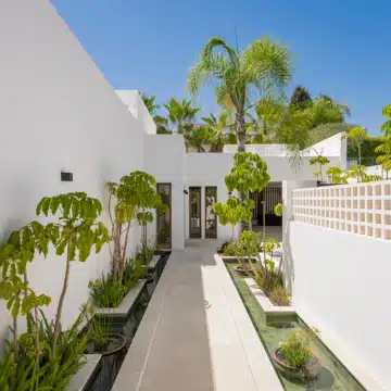Luxury villa with contemporary architecture and beautiful interiors in the heart of Las Brisas, Nueva Andalucia Picture 21