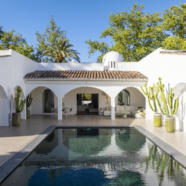 Frontline golf single-level luxury villa in Guadalmina Alta, San Pedro de Alcantara Picture