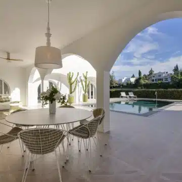 Frontline golf single-level luxury villa in Guadalmina Alta, San Pedro de Alcantara Picture 1
