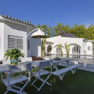 Frontline golf single-level luxury villa in Guadalmina Alta, San Pedro de Alcantara Picture 3