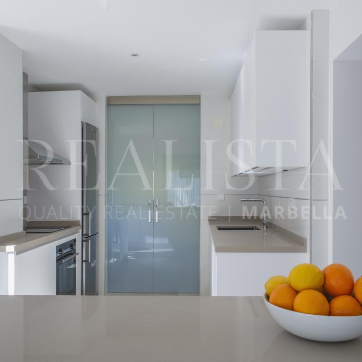 Apartments with stunning sea views in La Alqueria, Benahavis Picture 11