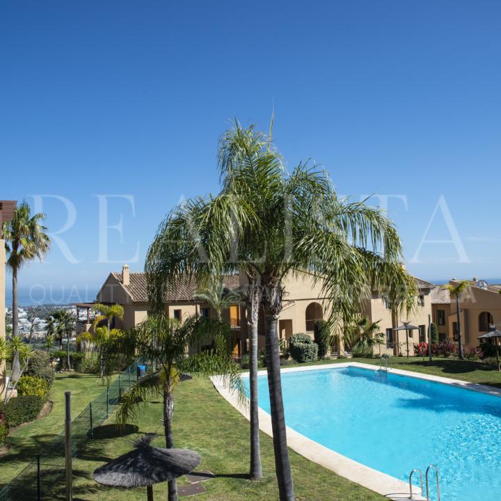 Apartments with stunning sea views in La Alqueria, Benahavis Picture 4