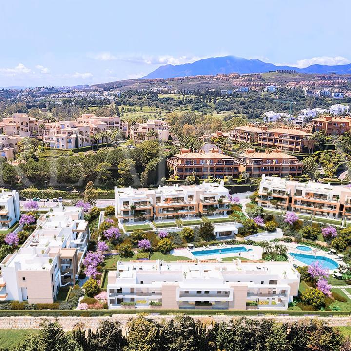 Luxury 2 and 3 bedroom apartments and penthouses in prestigious Atalaya Picture 10
