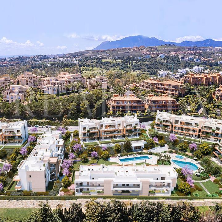 Luxury 2 and 3 bedroom apartments and penthouses in prestigious Atalaya Picture 2