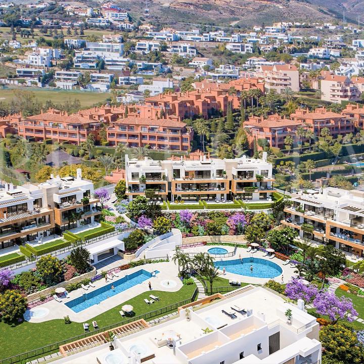 Luxury 2 and 3 bedroom apartments and penthouses in prestigious Atalaya Picture 4