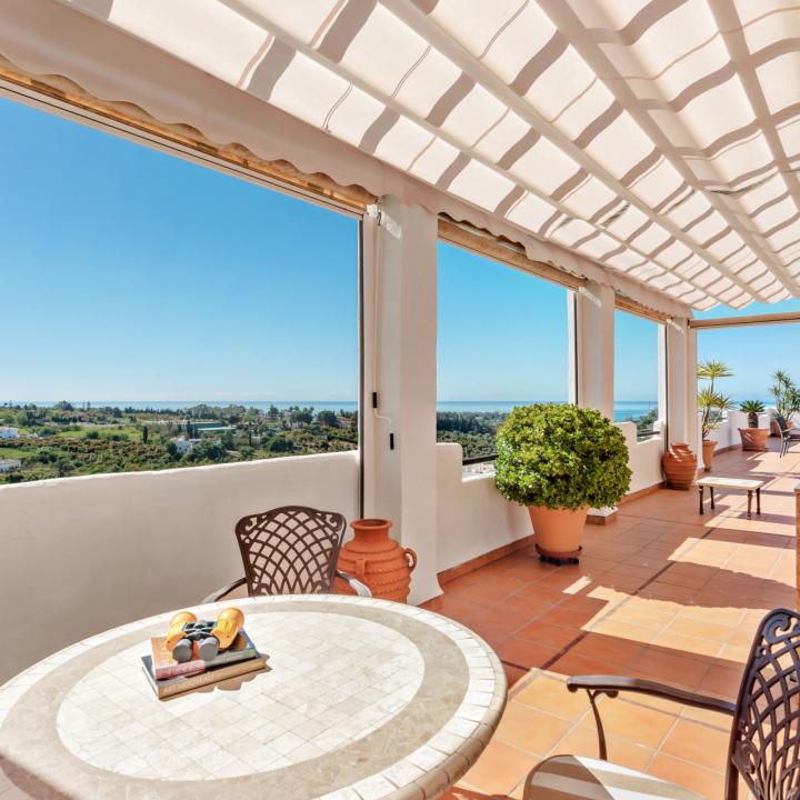 Beautiful 3 bedroom duplex penthouse with sea views for sale in Selwo, Estepona New Golden Mile Picture 12