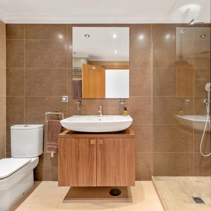 Beautiful 3 bedroom duplex penthouse with sea views for sale in Selwo, Estepona New Golden Mile Picture 14