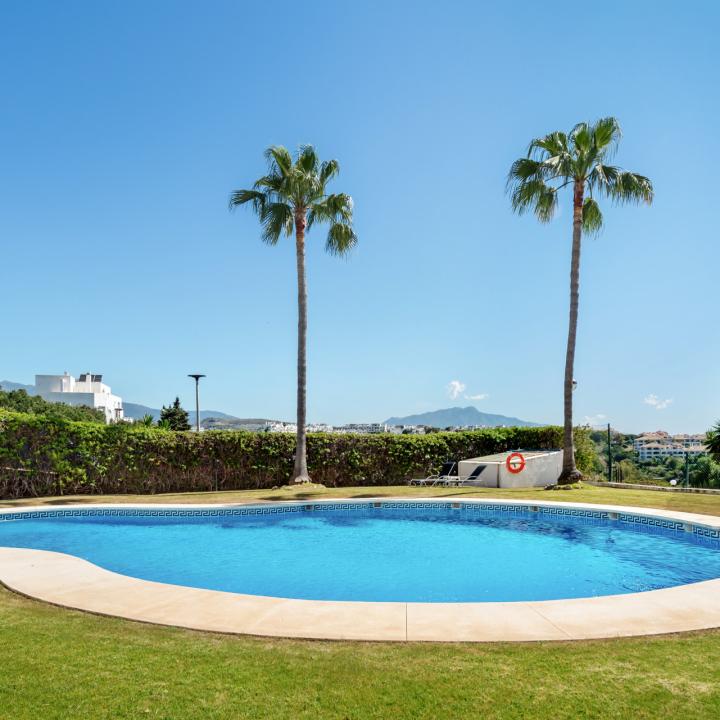 Beautiful 3 bedroom duplex penthouse with sea views for sale in Selwo, Estepona New Golden Mile Picture 3