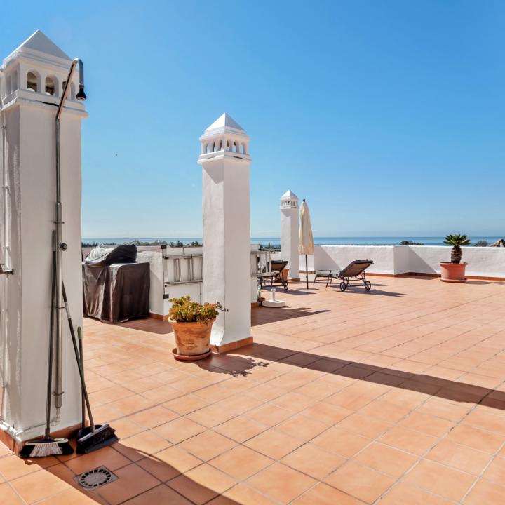 Beautiful 3 bedroom duplex penthouse with sea views for sale in Selwo, Estepona New Golden Mile Picture 21
