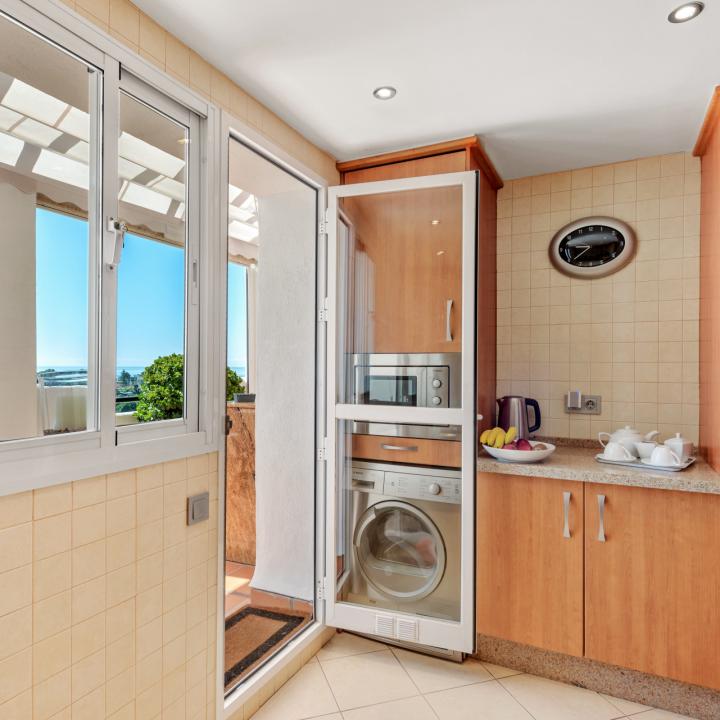 Beautiful 3 bedroom duplex penthouse with sea views for sale in Selwo, Estepona New Golden Mile Picture 5