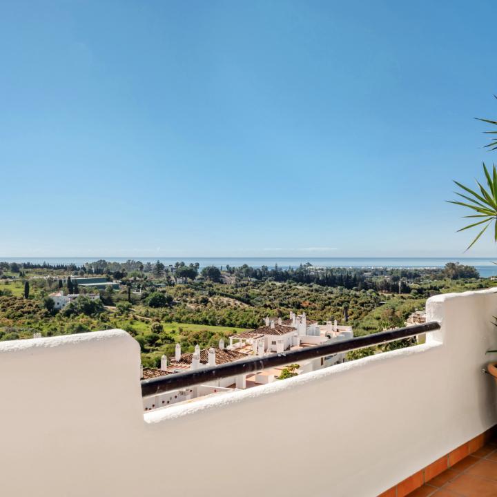 Beautiful 3 bedroom duplex penthouse with sea views for sale in Selwo, Estepona New Golden Mile Picture 7