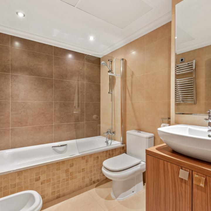 Beautiful 3 bedroom duplex penthouse with sea views for sale in Selwo, Estepona New Golden Mile Picture 9