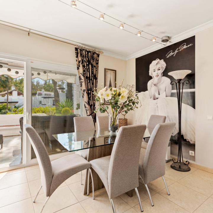 Elegant Estepona Retreat: 2-Bedroom Apartment for Sale in Beachfront Alcazaba Beach Picture 6