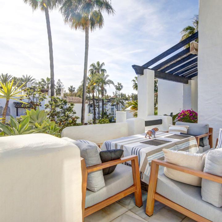 Presenting a Luxurious Beachside 2-Bedroom Duplex Penthouse for sale in Alcazaba Beach, Estepona Picture 10