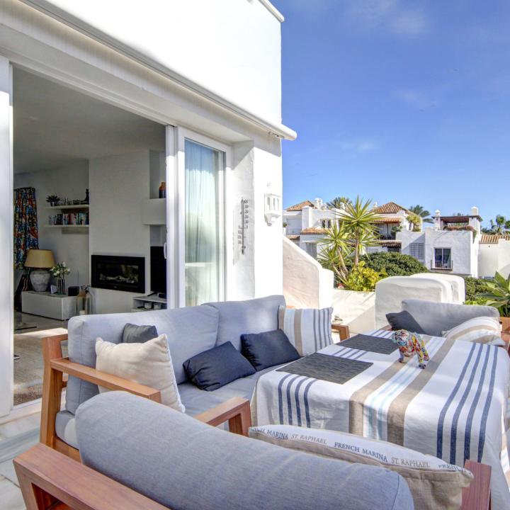 Presenting a Luxurious Beachside 2-Bedroom Duplex Penthouse for sale in Alcazaba Beach, Estepona Picture 12