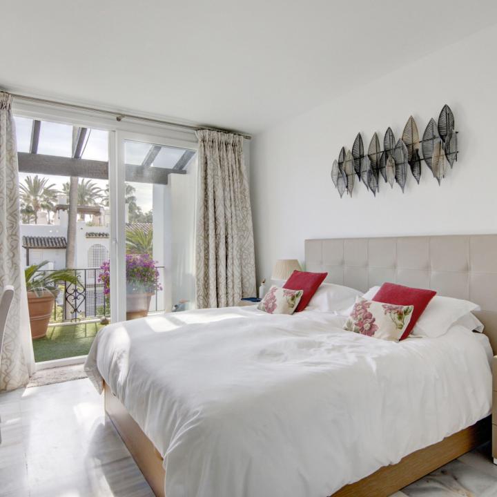 Presenting a Luxurious Beachside 2-Bedroom Duplex Penthouse for sale in Alcazaba Beach, Estepona Picture 14