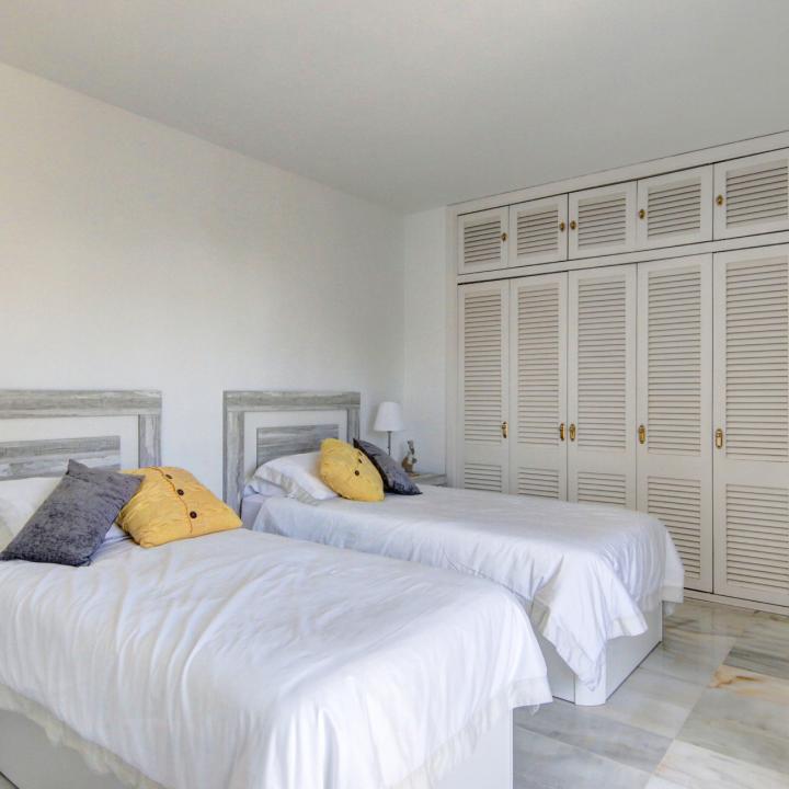 Presenting a Luxurious Beachside 2-Bedroom Duplex Penthouse for sale in Alcazaba Beach, Estepona Picture 17
