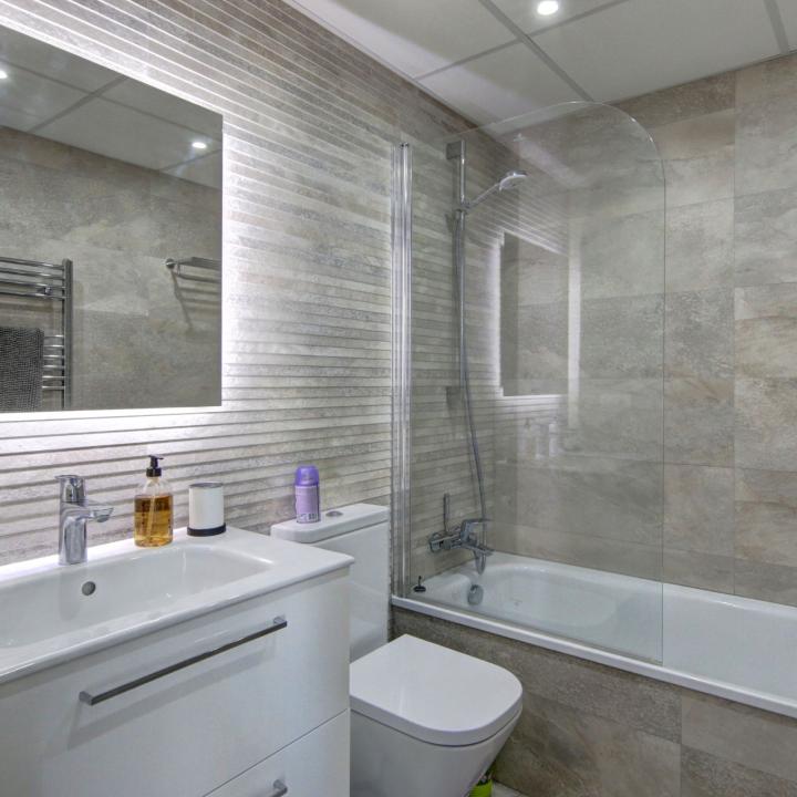 Presenting a Luxurious Beachside 2-Bedroom Duplex Penthouse for sale in Alcazaba Beach, Estepona Picture 18