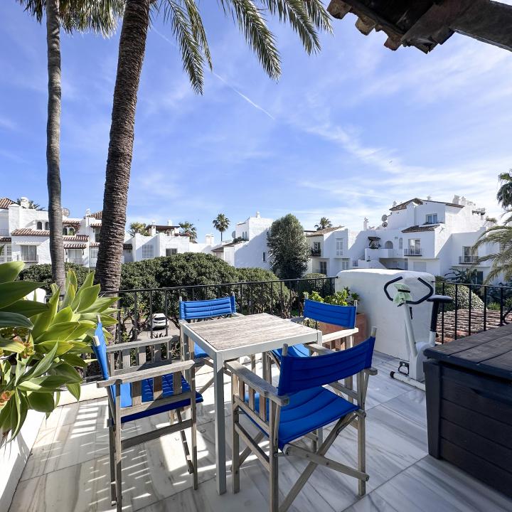 Presenting a Luxurious Beachside 2-Bedroom Duplex Penthouse for sale in Alcazaba Beach, Estepona Picture 19