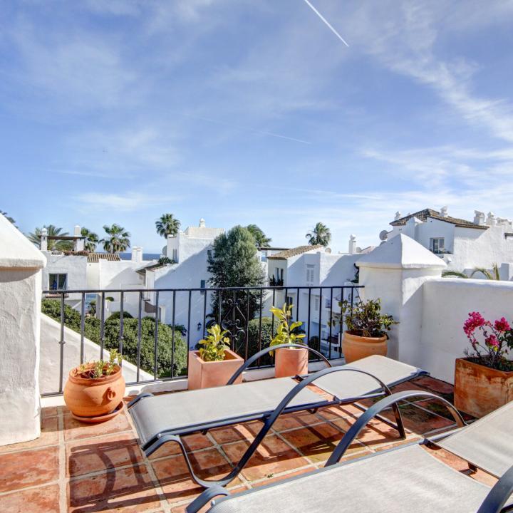 Presenting a Luxurious Beachside 2-Bedroom Duplex Penthouse for sale in Alcazaba Beach, Estepona Picture 21