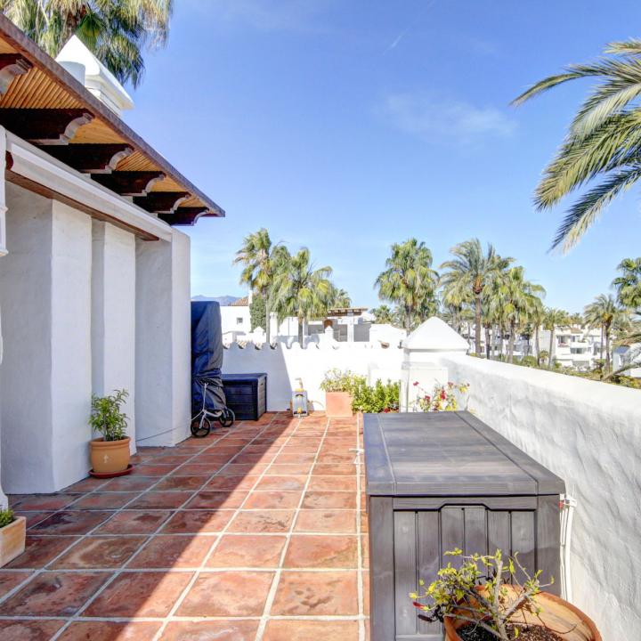 Presenting a Luxurious Beachside 2-Bedroom Duplex Penthouse for sale in Alcazaba Beach, Estepona Picture 22