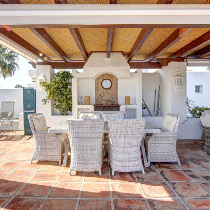 Presenting a Luxurious Beachside 2-Bedroom Duplex Penthouse for sale in Alcazaba Beach, Estepona Picture 3