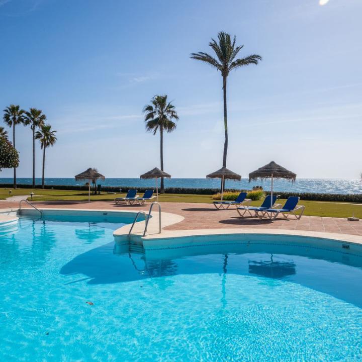 Presenting a Luxurious Beachside 2-Bedroom Duplex Penthouse for sale in Alcazaba Beach, Estepona Picture 4