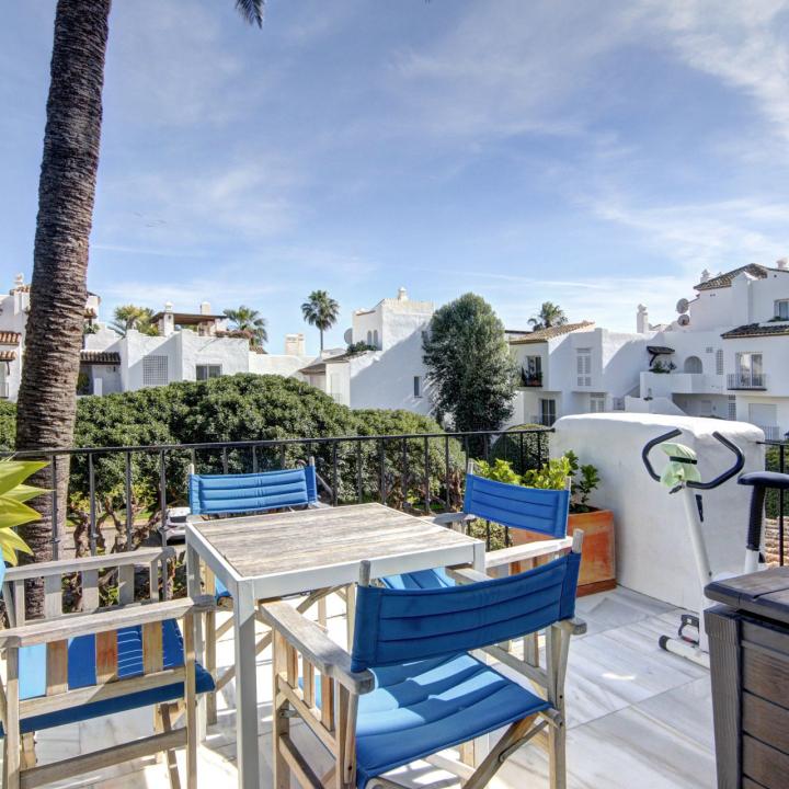 Presenting a Luxurious Beachside 2-Bedroom Duplex Penthouse for sale in Alcazaba Beach, Estepona Picture 5