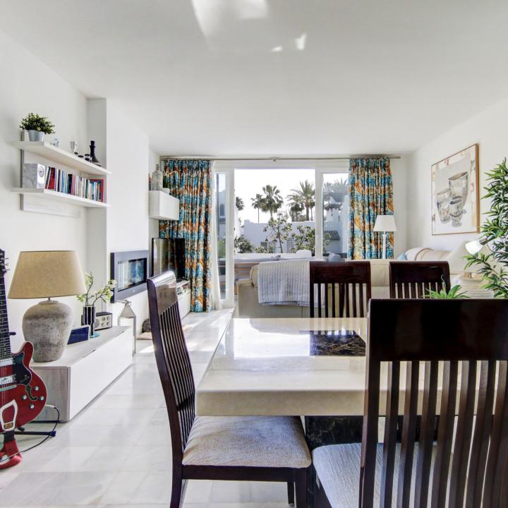 Presenting a Luxurious Beachside 2-Bedroom Duplex Penthouse for sale in Alcazaba Beach, Estepona Picture 6
