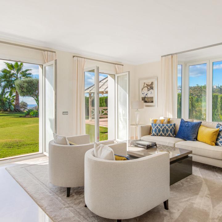 Beautiful 4 bedroom villa for sale with sea views in Marbella Club Golf Resort, Benahavis Picture 10