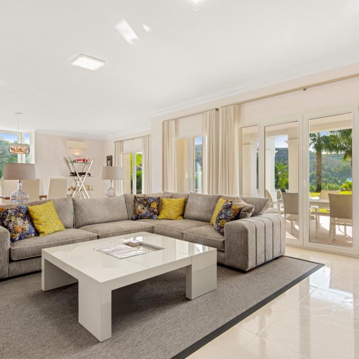 Beautiful 4 bedroom villa for sale with sea views in Marbella Club Golf Resort, Benahavis Picture 3