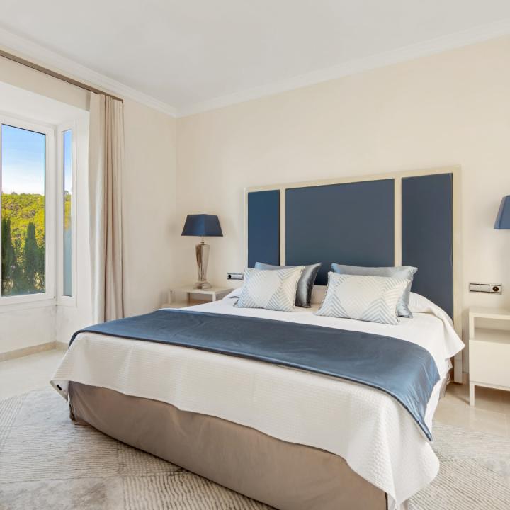 Beautiful 4 bedroom villa for sale with sea views in Marbella Club Golf Resort, Benahavis Picture 7