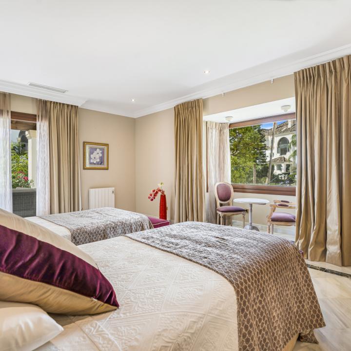 Exclusive three bedroom elevated ground floor apartment in the pretigious gated community, Monte Paraíso, on Marbella’s Golden Mile Picture 27
