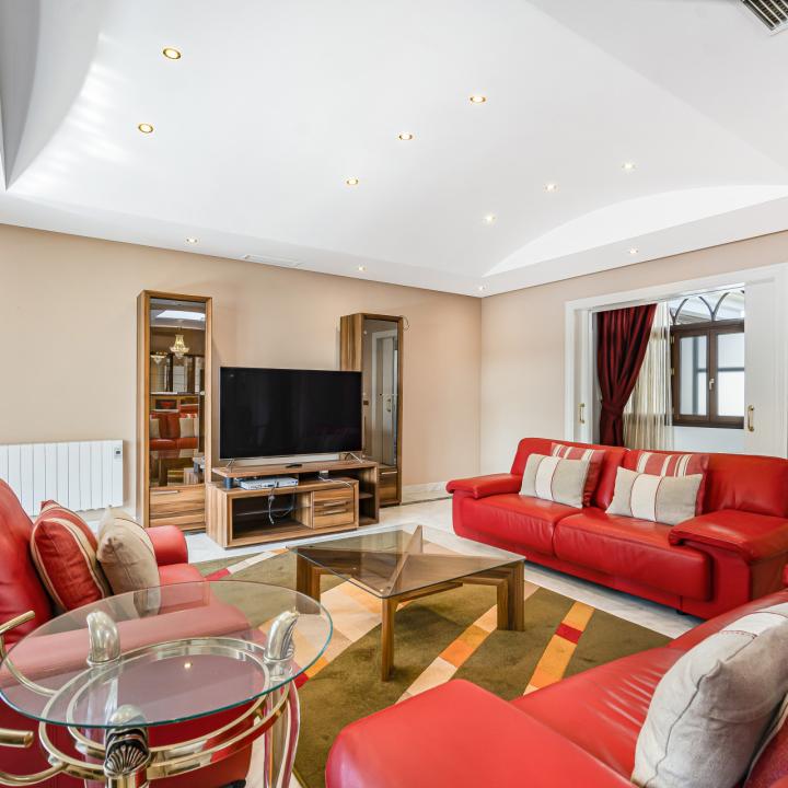 Exclusive three bedroom elevated ground floor apartment in the pretigious gated community, Monte Paraíso, on Marbella’s Golden Mile Picture 28