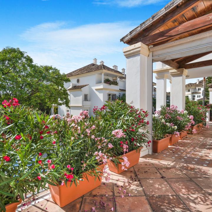 Exclusive three bedroom elevated ground floor apartment in the pretigious gated community, Monte Paraíso, on Marbella’s Golden Mile Picture 31