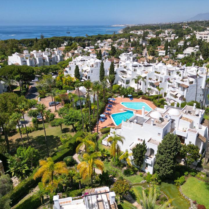 Wonderful three bedroom, south facing, ground floor apartment in Alhambra del Mar, on Marbella´s prestigious Golden Mile Picture