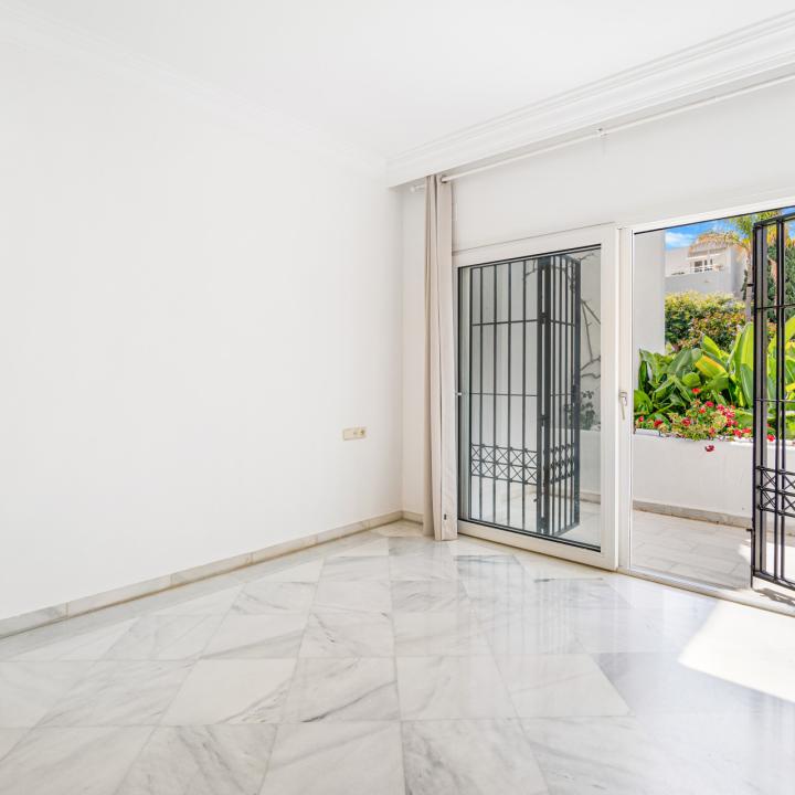 Wonderful three bedroom, south facing, ground floor apartment in Alhambra del Mar, on Marbella´s prestigious Golden Mile Picture 14
