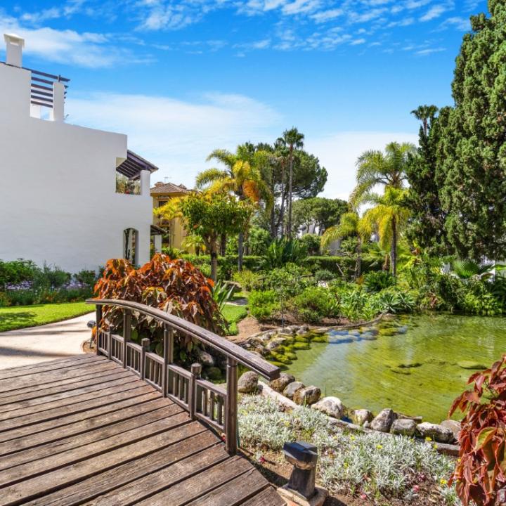 Wonderful three bedroom, south facing, ground floor apartment in Alhambra del Mar, on Marbella´s prestigious Golden Mile Picture 1