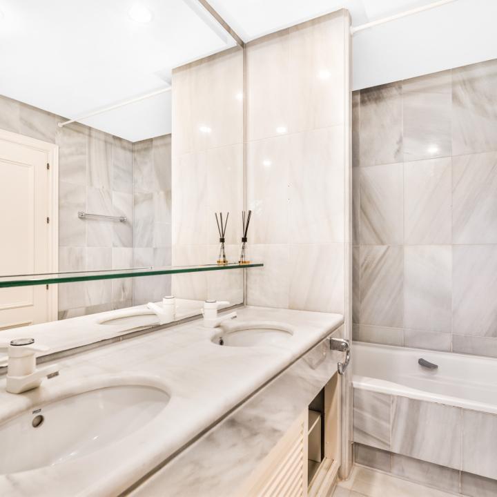 Wonderful three bedroom, south facing, ground floor apartment in Alhambra del Mar, on Marbella´s prestigious Golden Mile Picture 18
