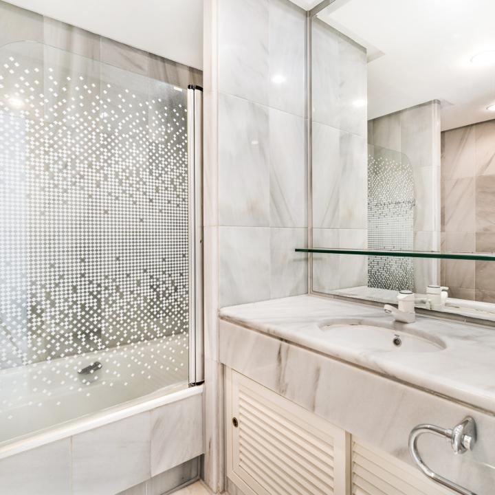 Wonderful three bedroom, south facing, ground floor apartment in Alhambra del Mar, on Marbella´s prestigious Golden Mile Picture 20