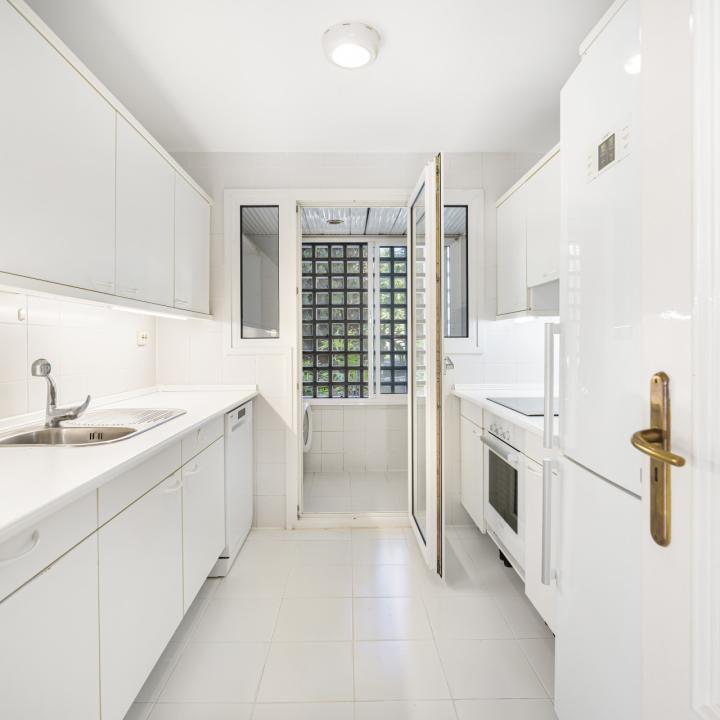 Wonderful three bedroom, south facing, ground floor apartment in Alhambra del Mar, on Marbella´s prestigious Golden Mile Picture 8