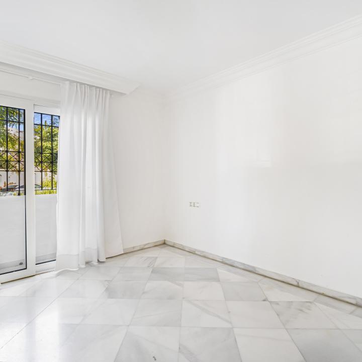 Wonderful three bedroom, south facing, ground floor apartment in Alhambra del Mar, on Marbella´s prestigious Golden Mile Picture 11